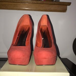 Coral platform heel